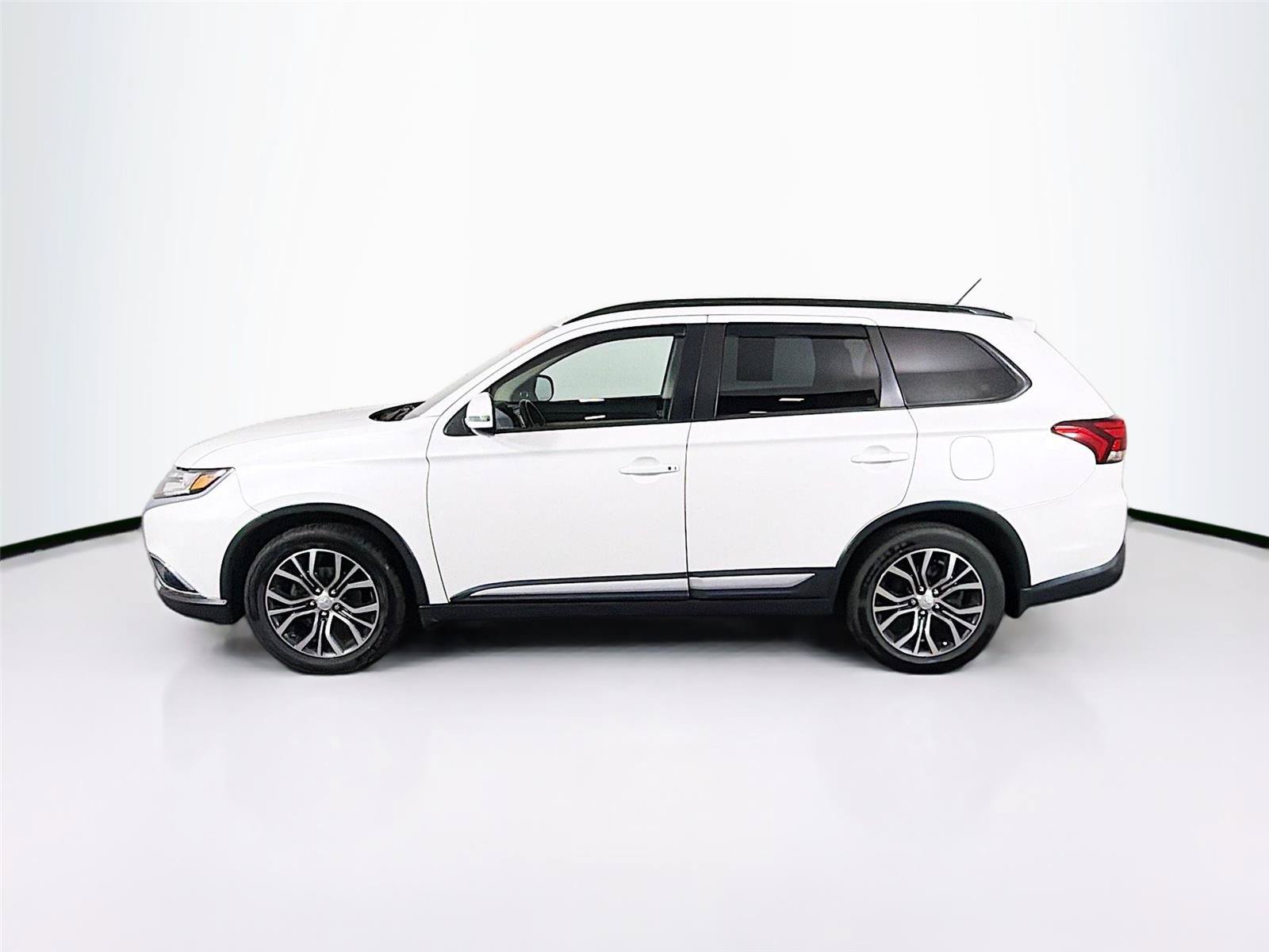 Used 2016 Mitsubishi Outlander SEL AWD/4WD image 8