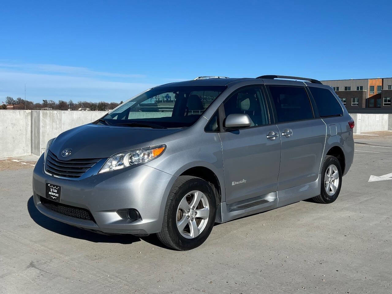 Used 2015 Toyota Sienna LE image 9