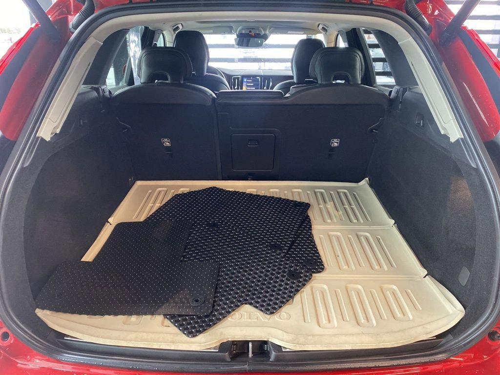 Used 2021 Volvo XC60 T6 Momentum image 15