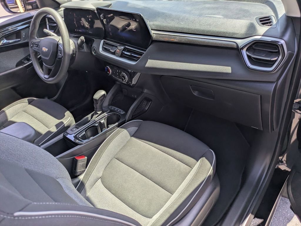 Used 2025 Chevrolet TrailBlazer LT AWD/4WD image 29