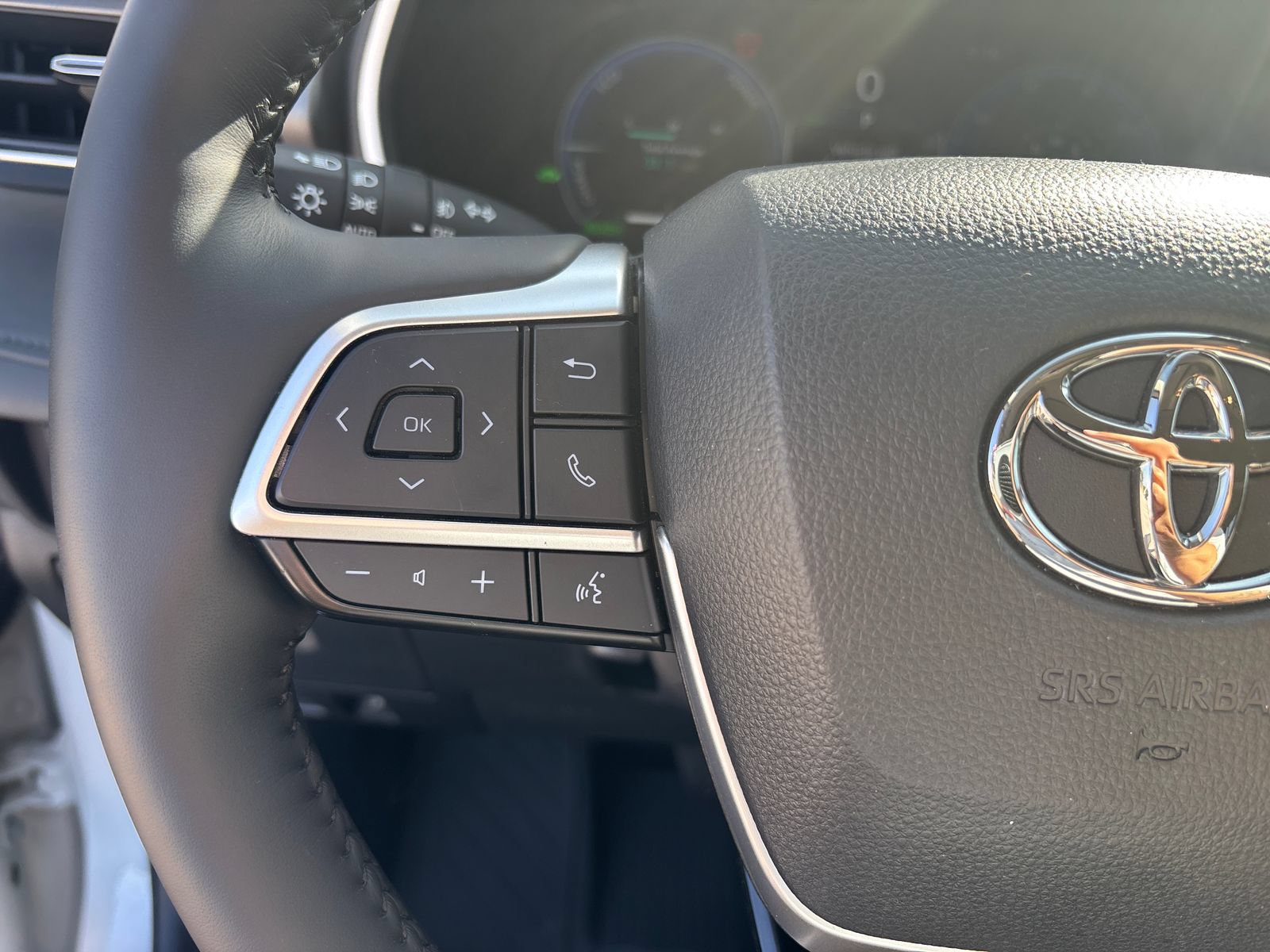 Used 2025 Toyota Highlander Limited AWD/4WD image 21