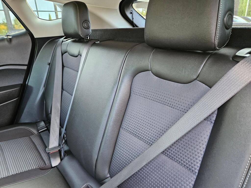 Used 2025 Chevrolet Trax LT FWD image 13