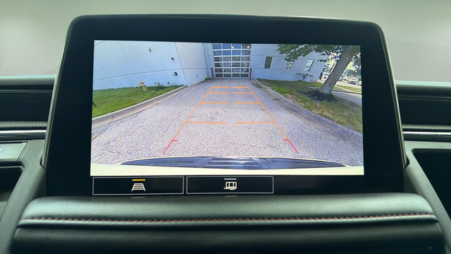 Used 2021 Chevrolet Suburban RST AWD/4WD image 32