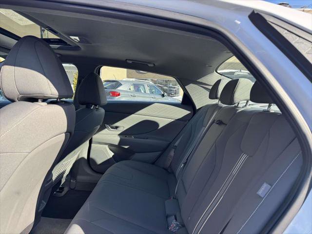 Certified 2025 Hyundai Elantra SEL FWD image 11