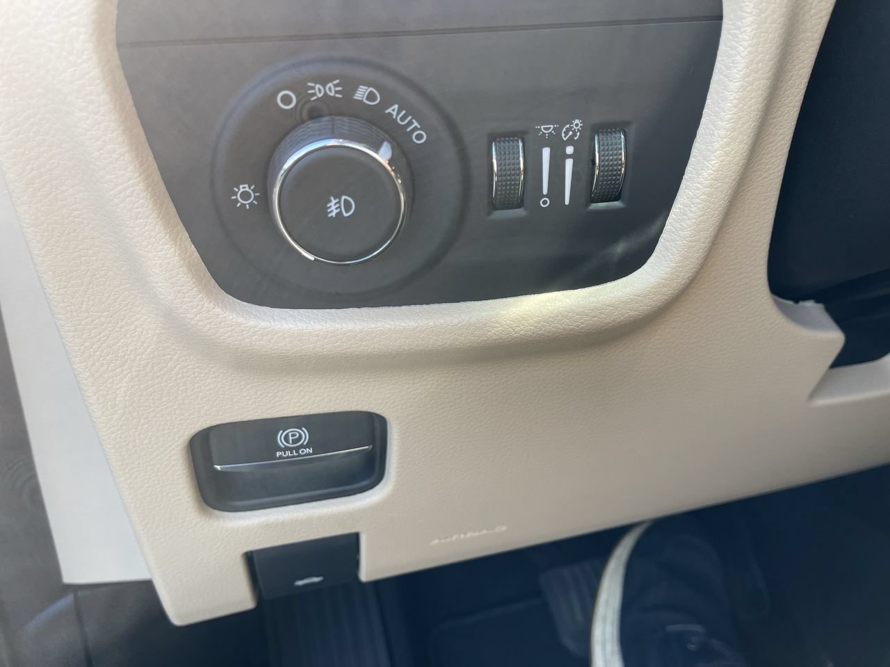 Used 2022 Jeep Grand Cherokee L Limited AWD/4WD image 18