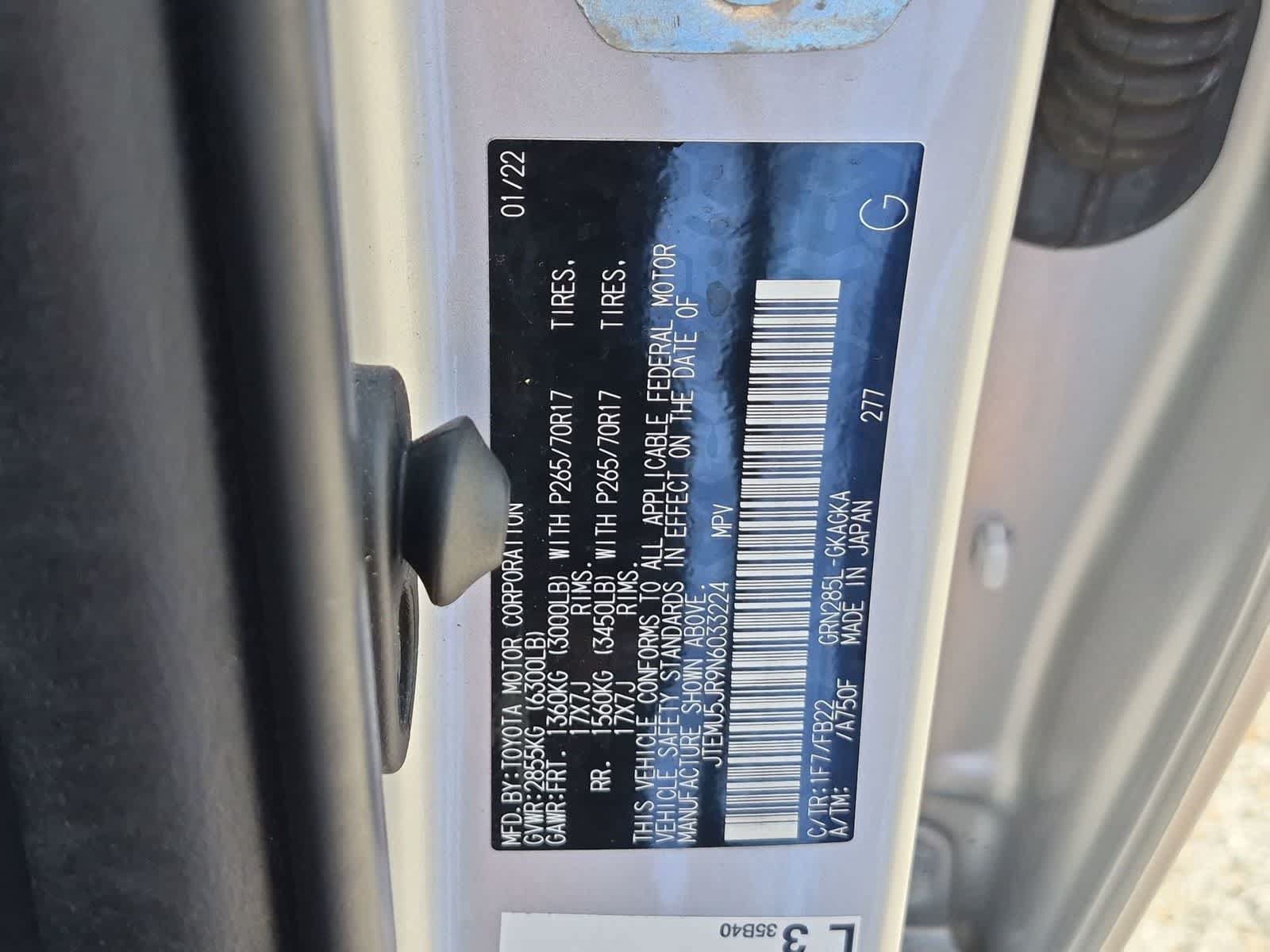 Used 2022 Toyota 4Runner SR5 AWD/4WD image 32