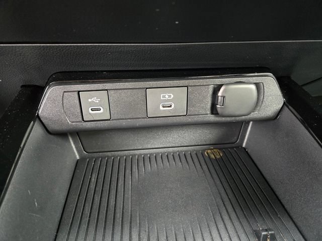 Used 2025 Toyota Prius LE FWD image 19