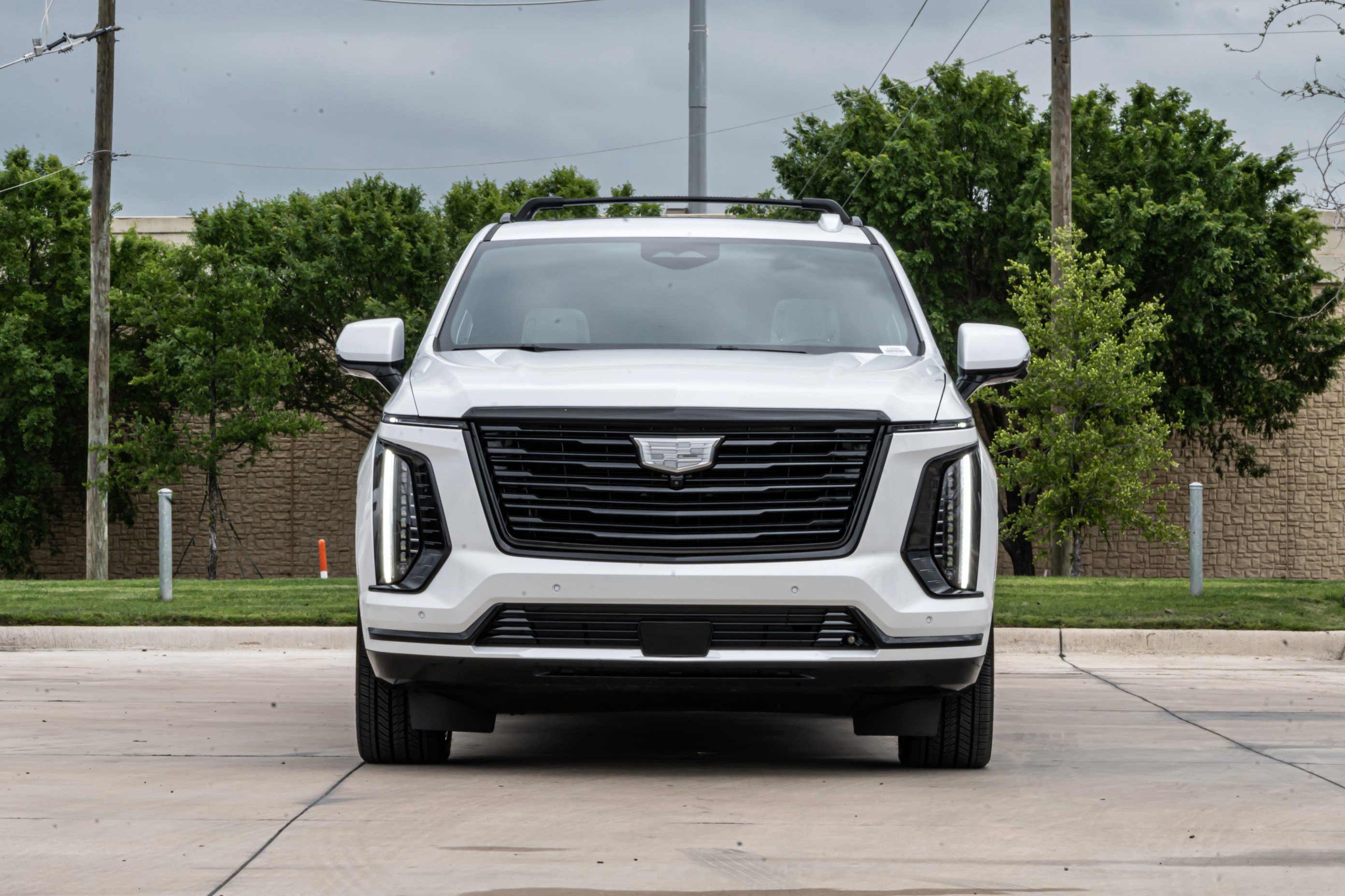 Used 2025 Cadillac Escalade ESV Premium Luxury Platinum AWD/4WD image 3