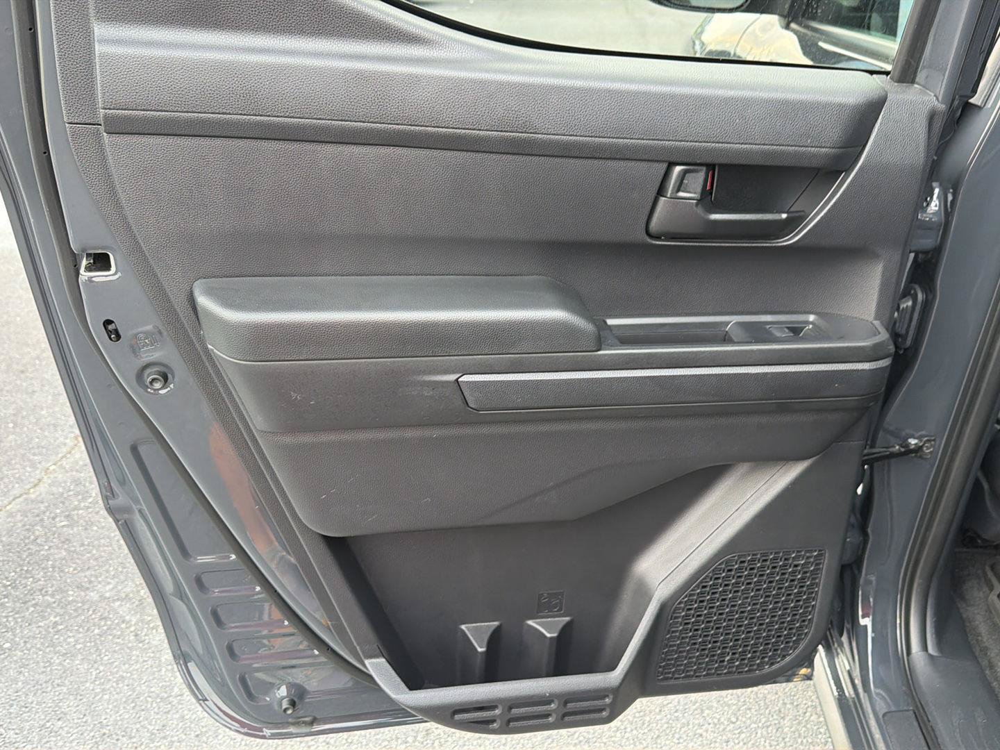 Certified 2025 Toyota Tacoma SR5 AWD/4WD image 17