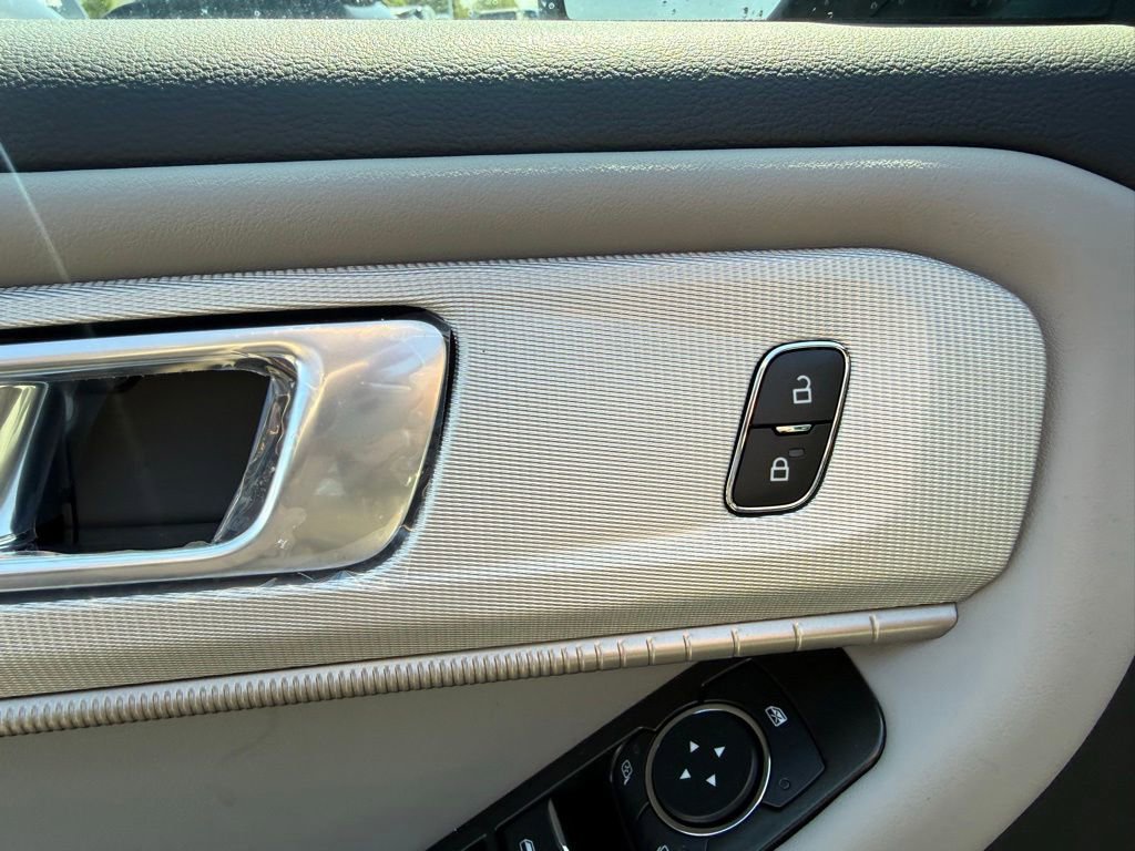 New 2026 Ford Explorer Active AWD/4WD image 14