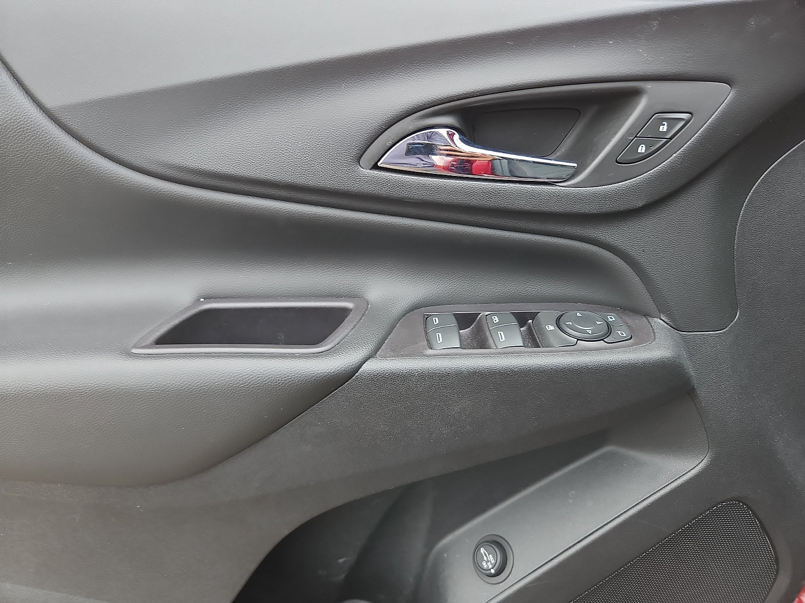 Used 2020 Chevrolet Equinox LT FWD image 12