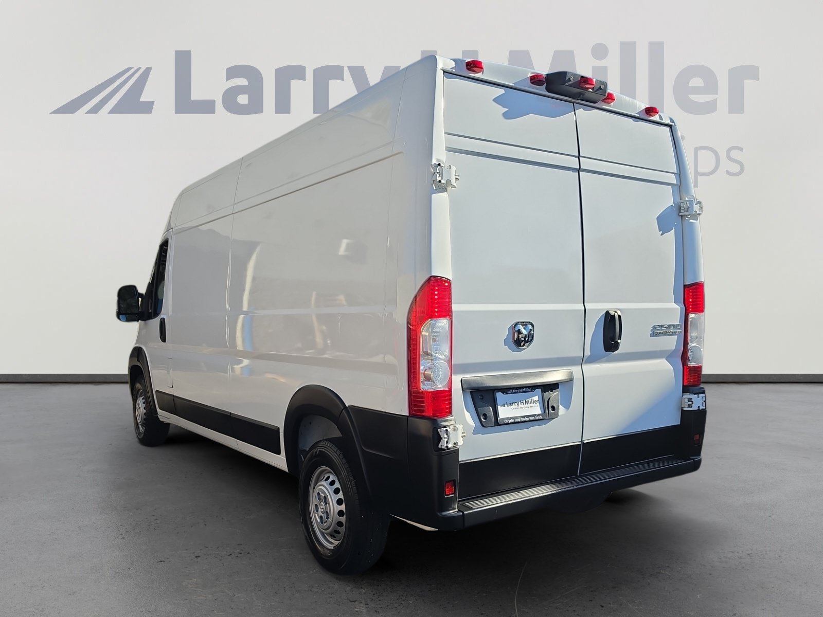 Used 2025 RAM ProMaster 2500 w/ Convenience Group FWD image 3