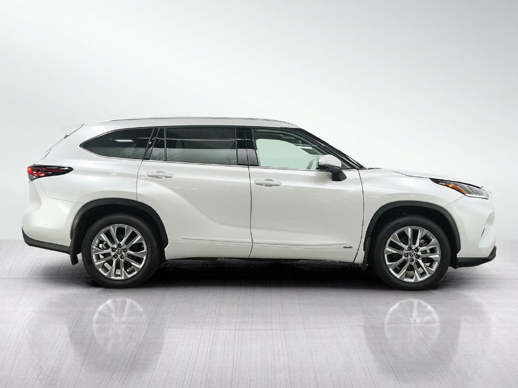 Used 2024 Toyota Highlander Limited AWD/4WD image 6