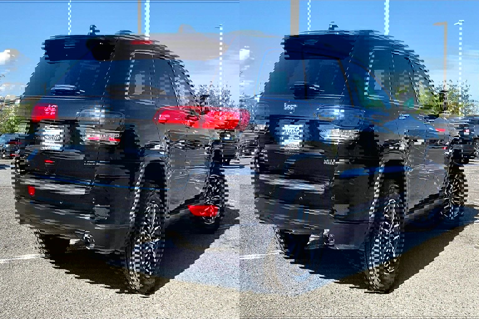 Used 2021 Jeep Grand Cherokee Limited AWD/4WD image 12