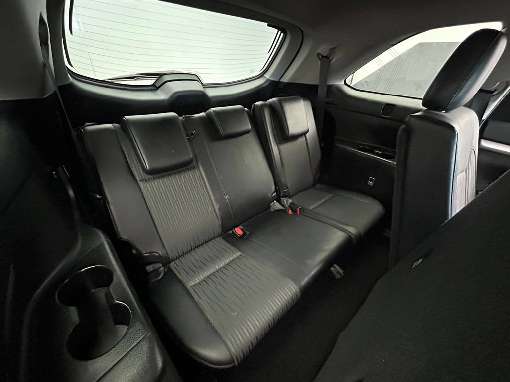 Used 2019 Toyota Highlander Plus FWD image 18