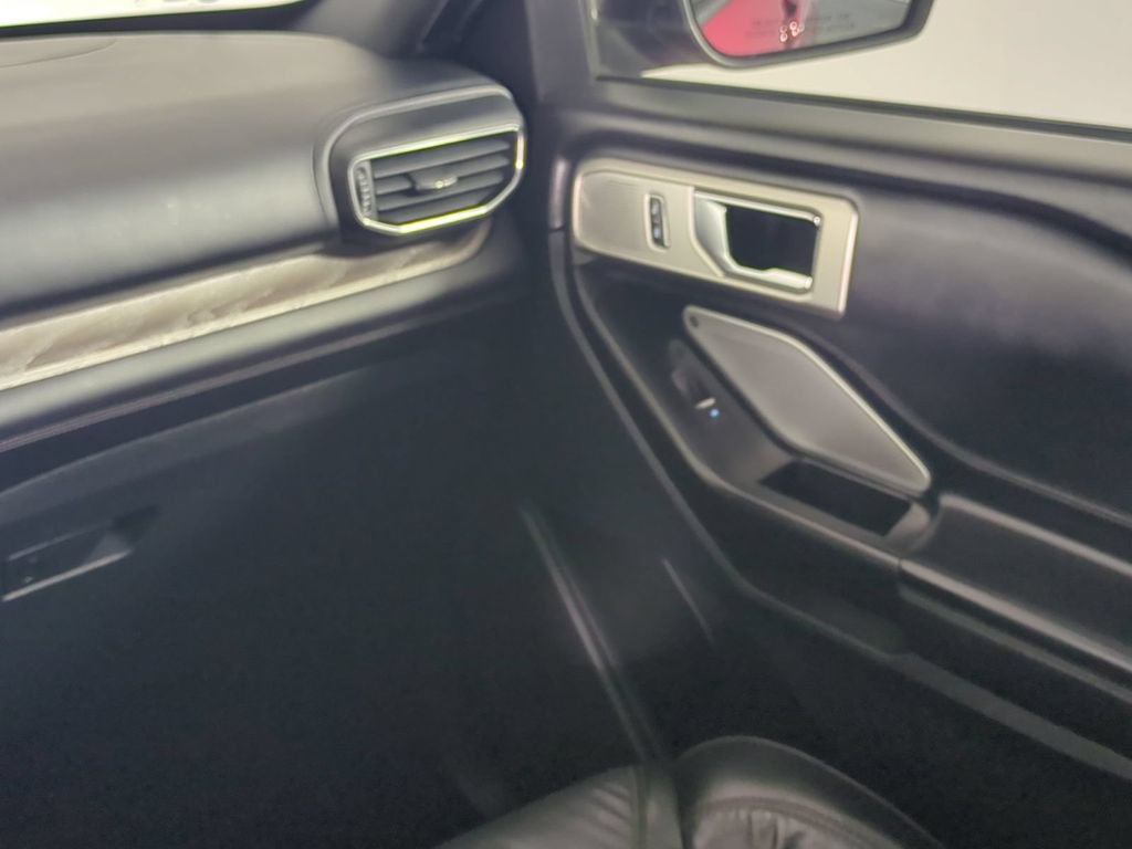 Used 2020 Ford Explorer Platinum w/ Premium Technology Package AWD/4WD image 21