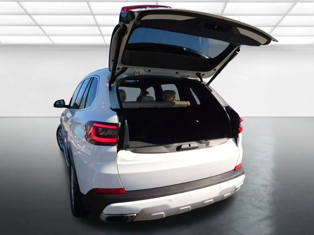 Used 2022 BMW X5 xDrive45e w/ Climate Comfort Package image 10
