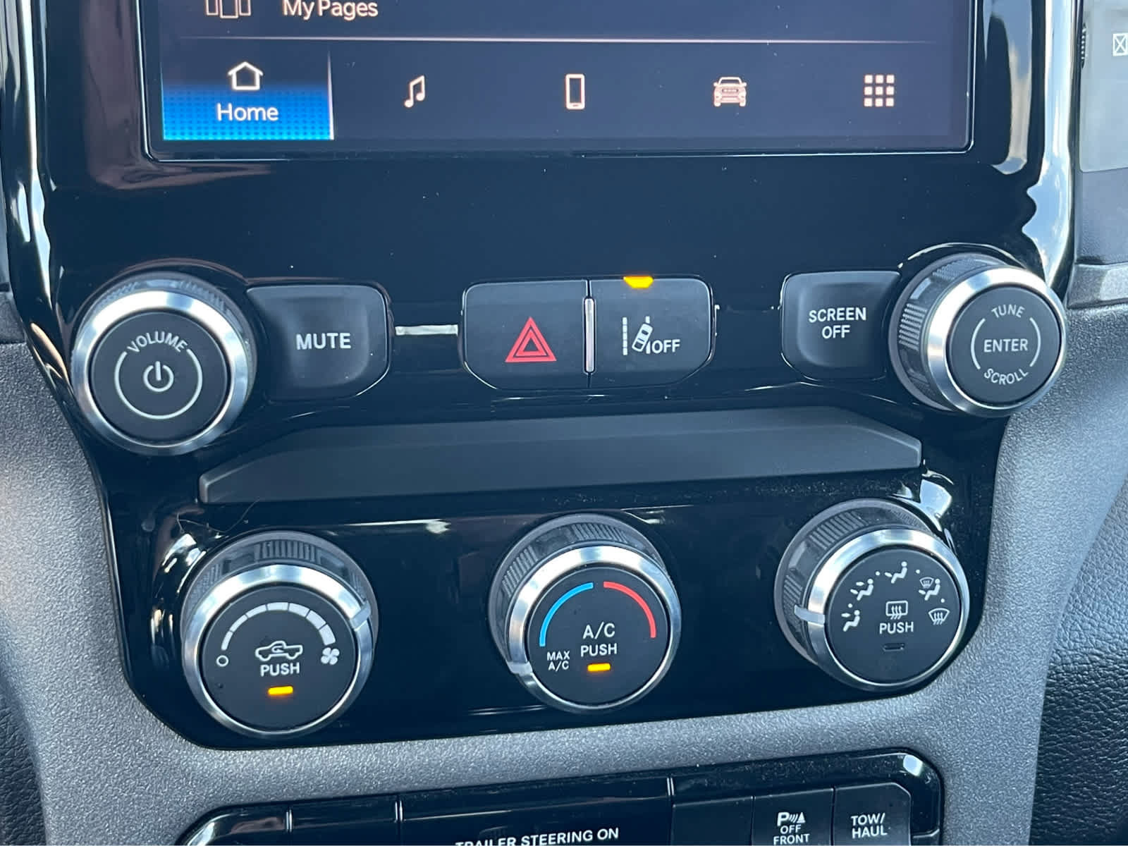 Used 2025 RAM 1500 Warlock AWD/4WD image 17