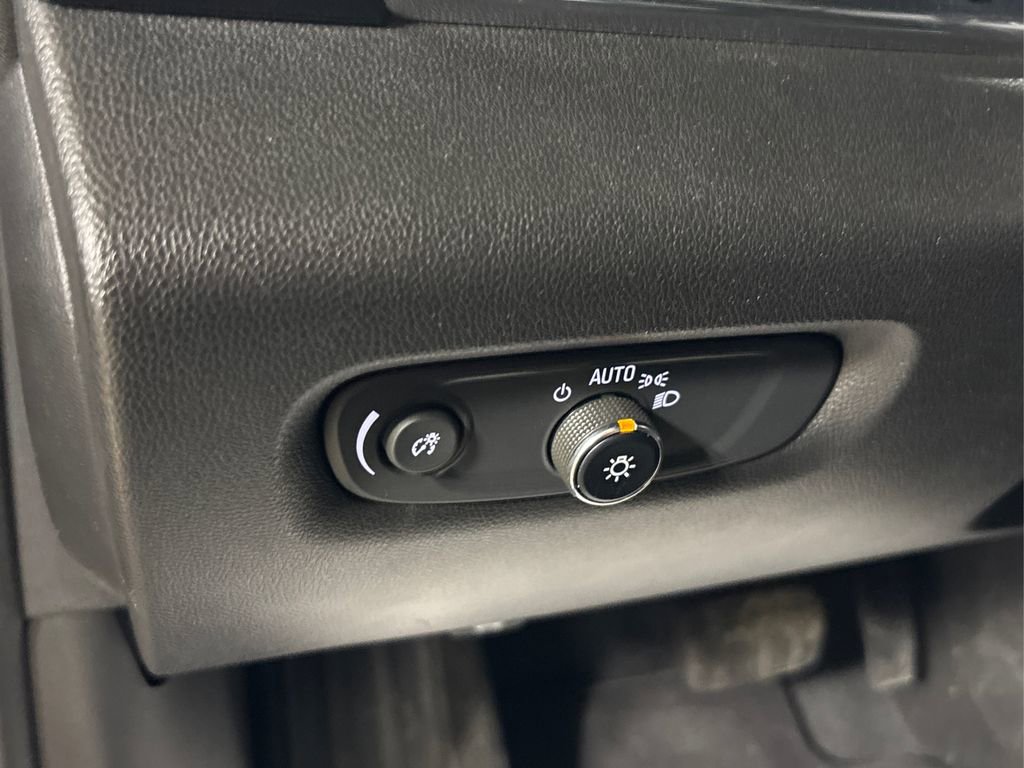 Used 2023 Chevrolet Traverse RS image 39