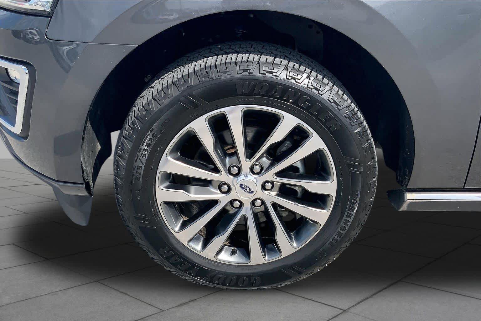 Used 2018 Ford Expedition Limited RWD image 11
