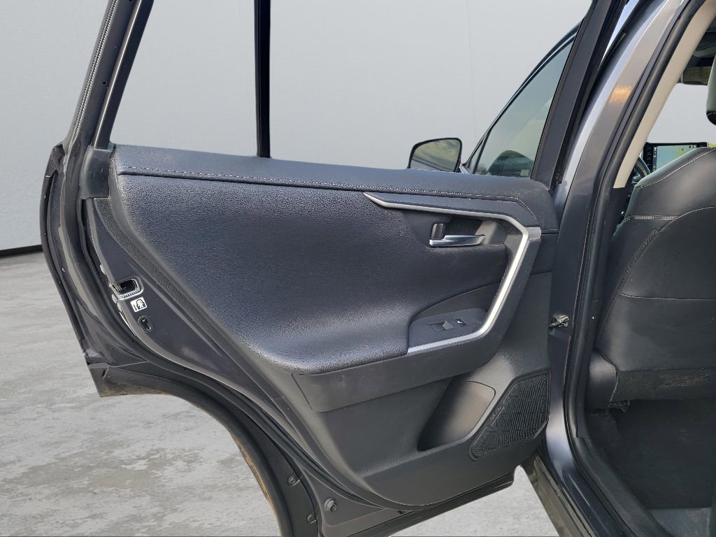 Used 2020 Toyota RAV4 Limited image 26