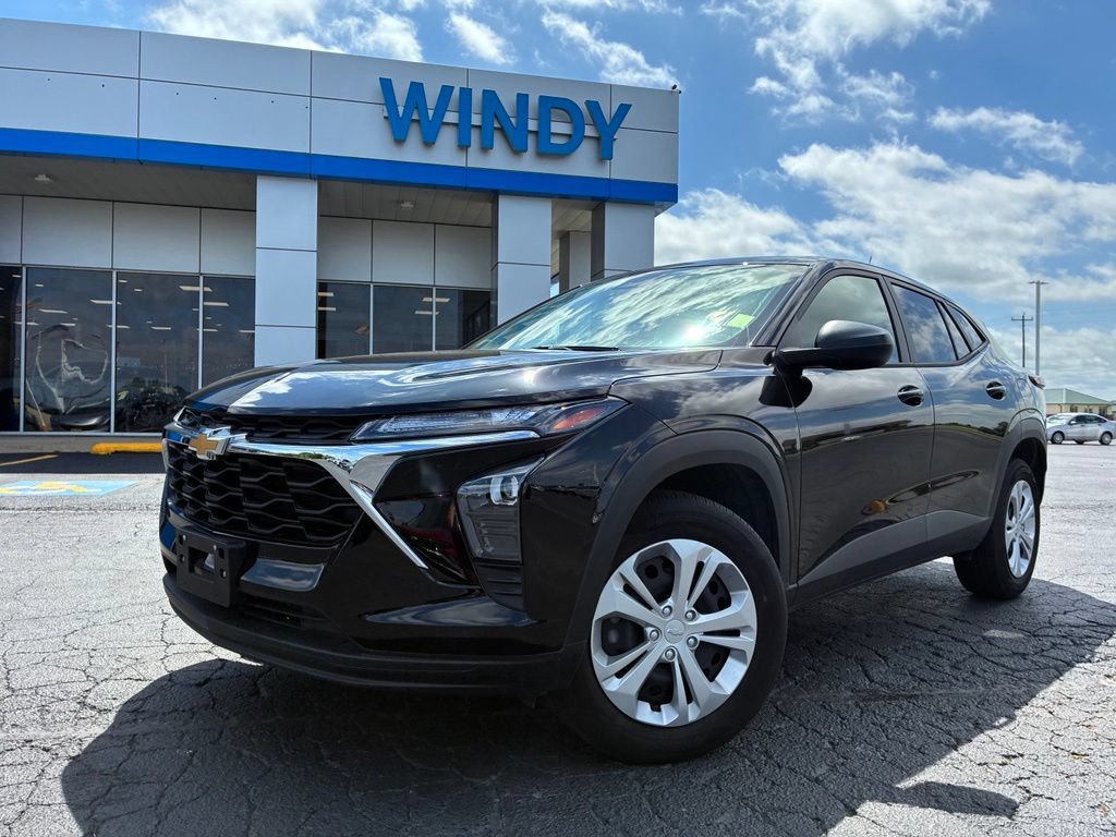Used 2026 Chevrolet Trax LS w/ Driver Confidence Package FWD image 1