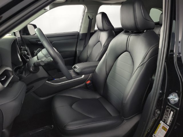 Used 2026 Toyota Highlander XLE AWD/4WD image 14
