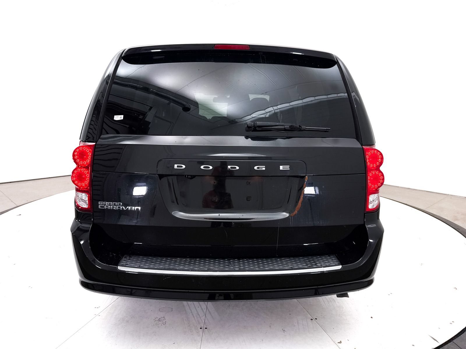 Used 2020 Dodge Grand Caravan SE w/ UConnect Hands-Free Group FWD image 13