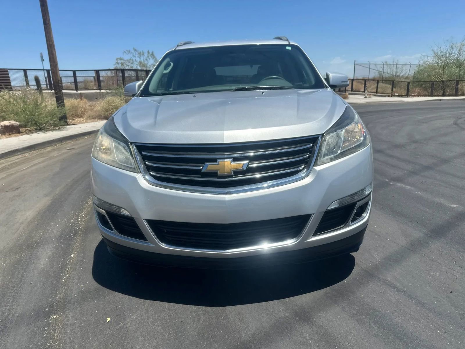 Used 2017 Chevrolet Traverse LT FWD image 2