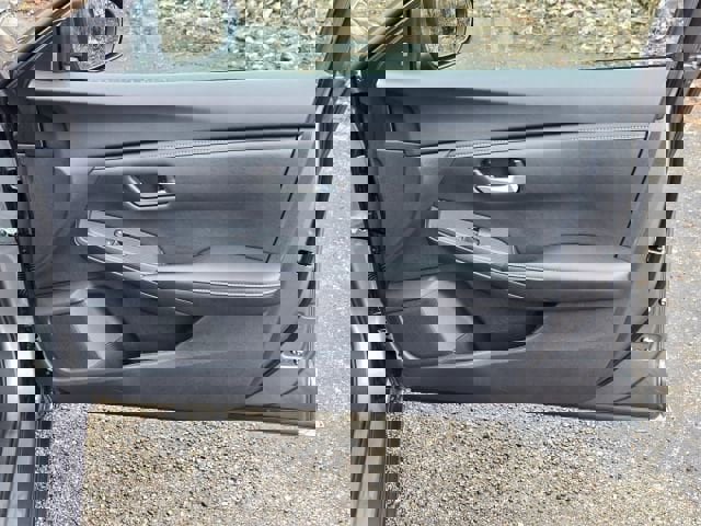 Used 2025 Nissan Sentra SV image 16