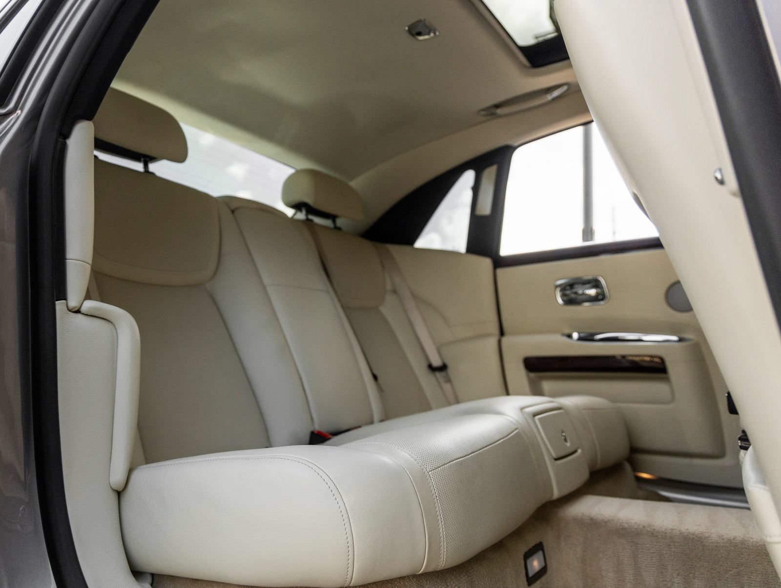 Used 2015 Rolls-Royce Ghost RWD image 43