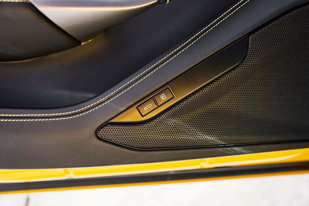 Used 2021 Ferrari F8 Tributo image 40