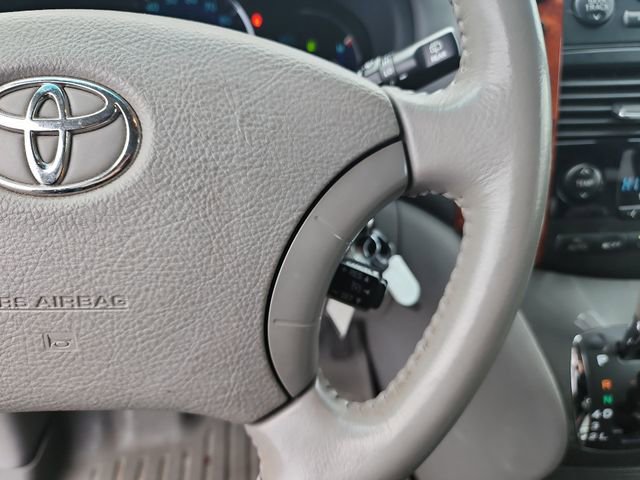 Used 2009 Toyota Sienna XLE image 12