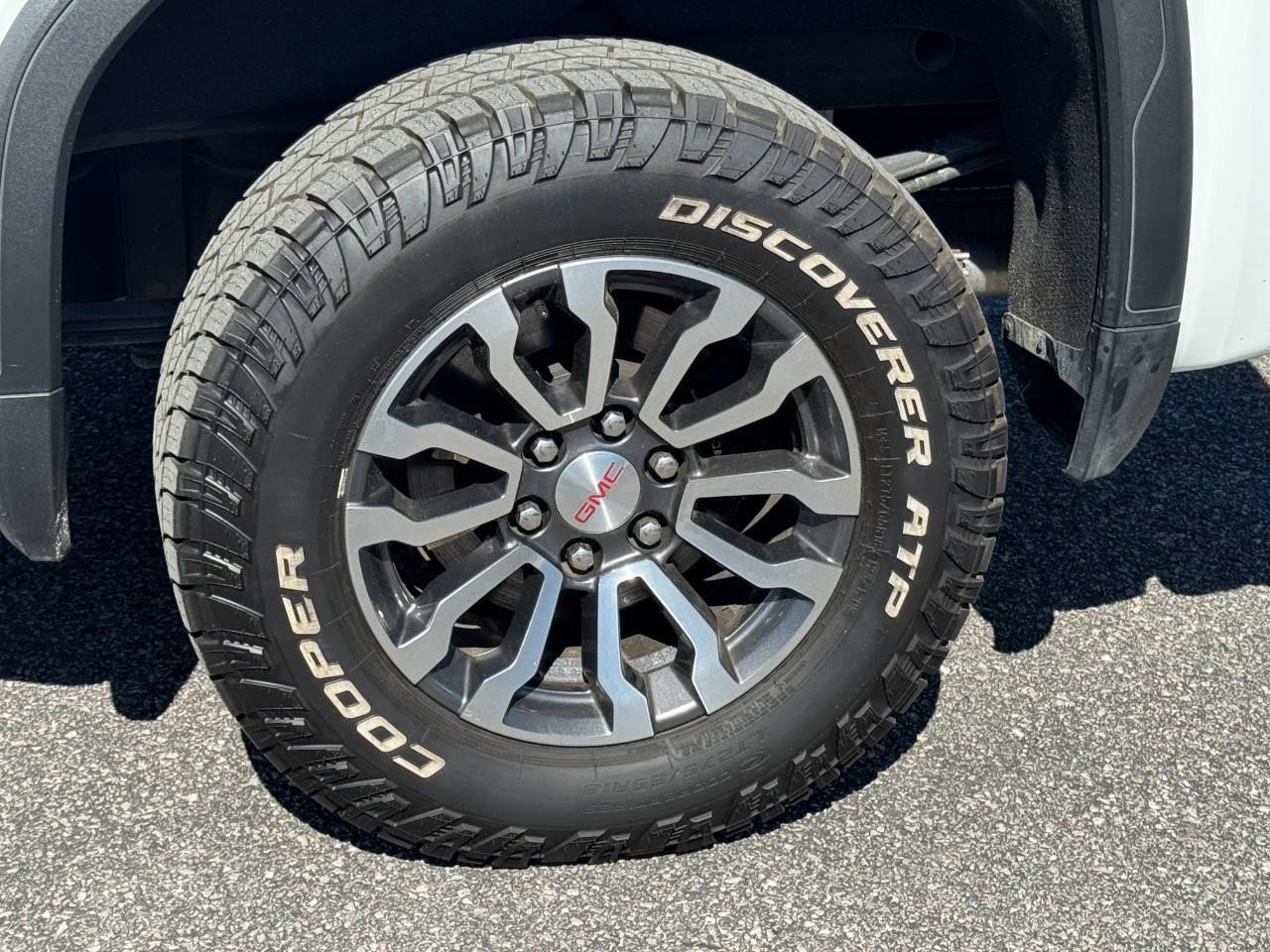 Used 2020 GMC Sierra 1500 AT4 w/ Off-Road Performance Package AWD/4WD image 4