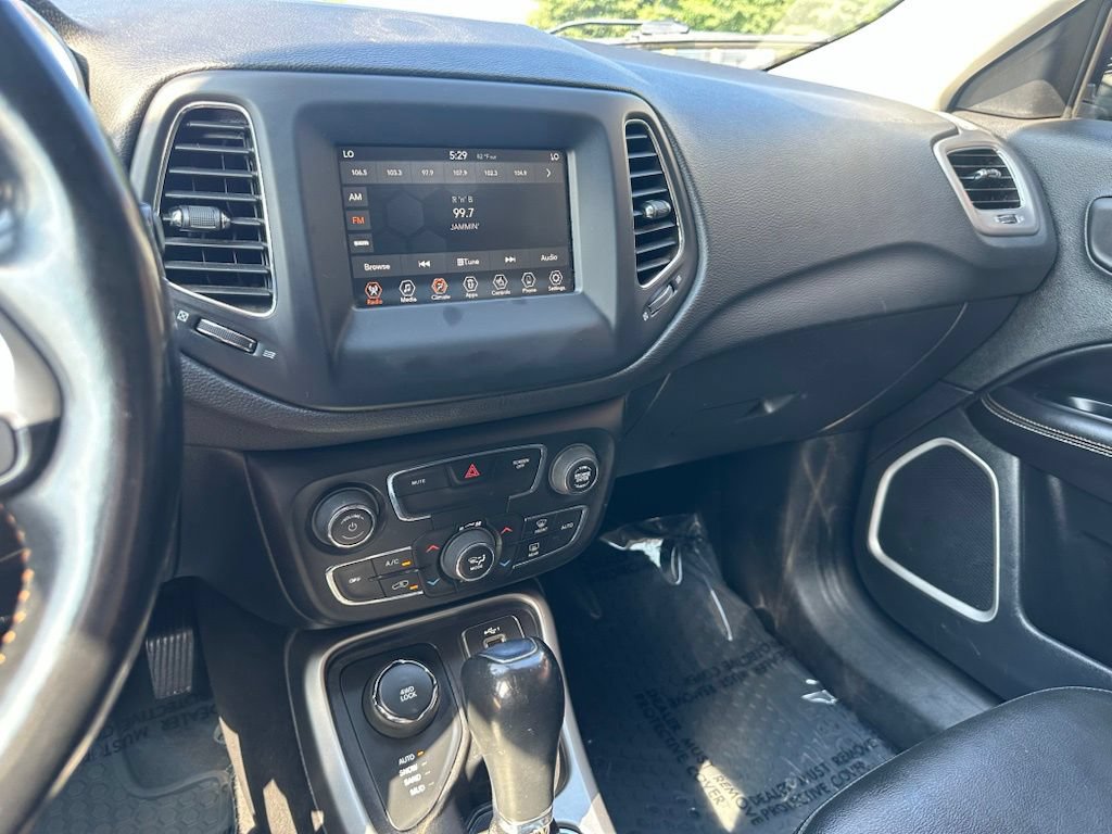 Used 2020 Jeep Compass Latitude w/ Cold Weather Group AWD/4WD image 17