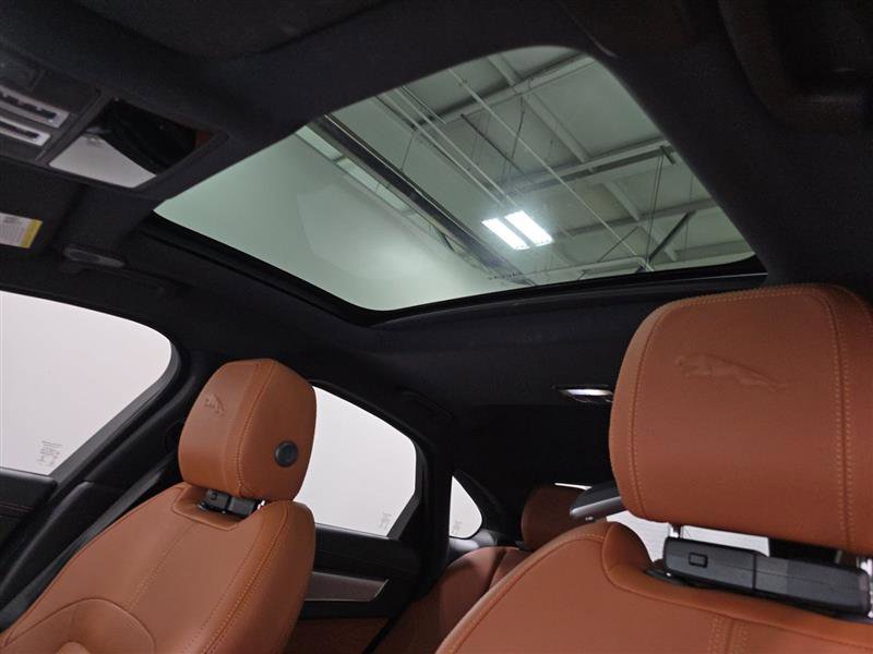 Used 2022 Jaguar XF R-Dynamic SE AWD/4WD image 13