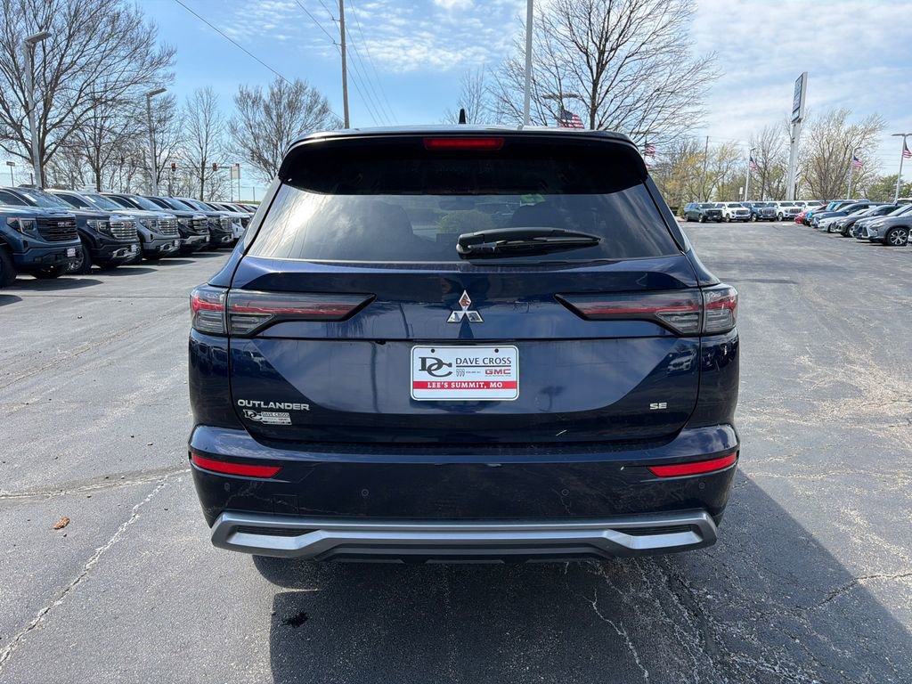 Used 2025 Mitsubishi Outlander AWD image 5