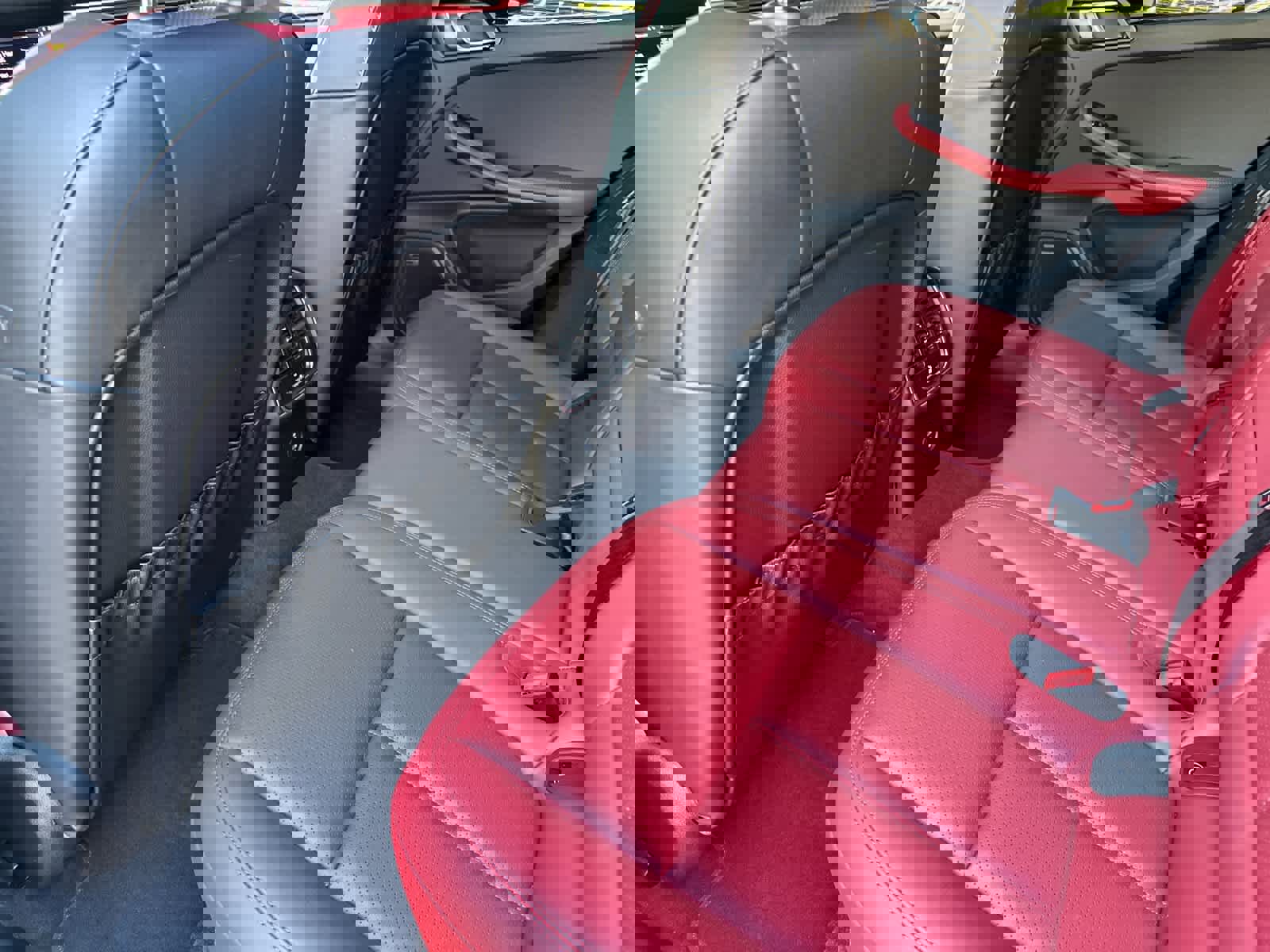 Used 2025 Porsche Macan image 13