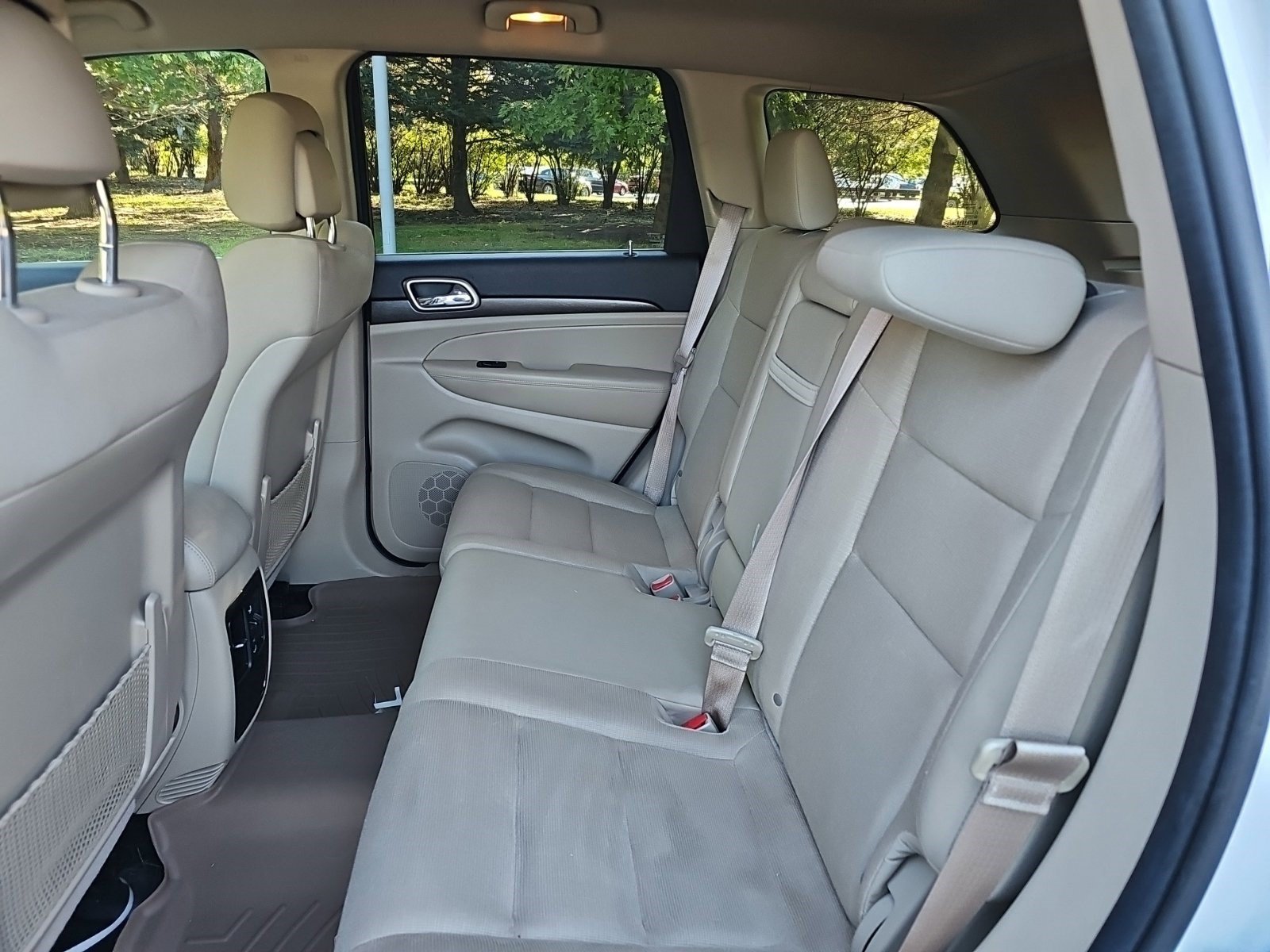 Used 2014 Jeep Grand Cherokee Laredo w/ Quick Order Package 23E AWD/4WD image 16