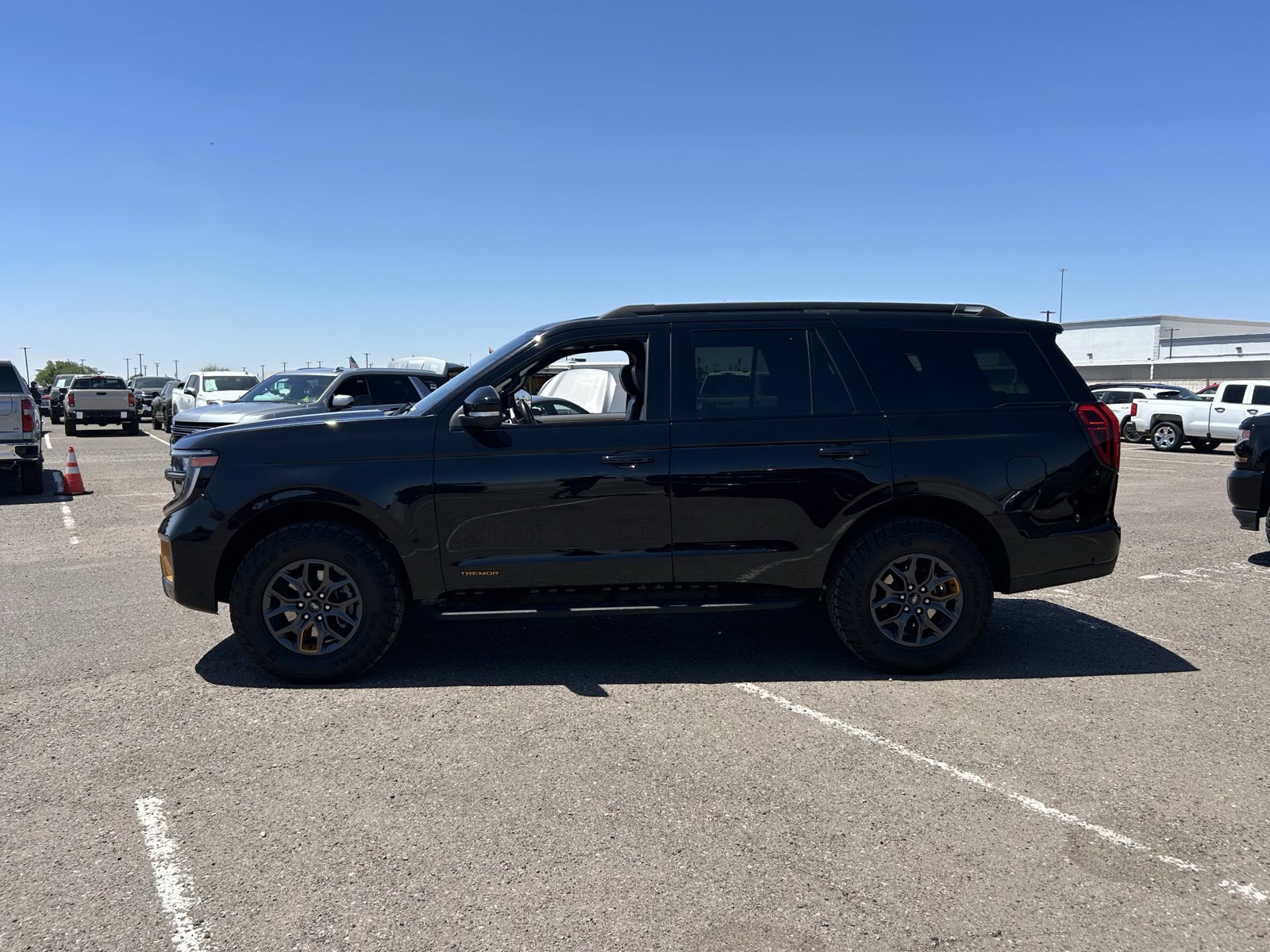 Used 2025 Ford Expedition Tremor AWD/4WD image 2