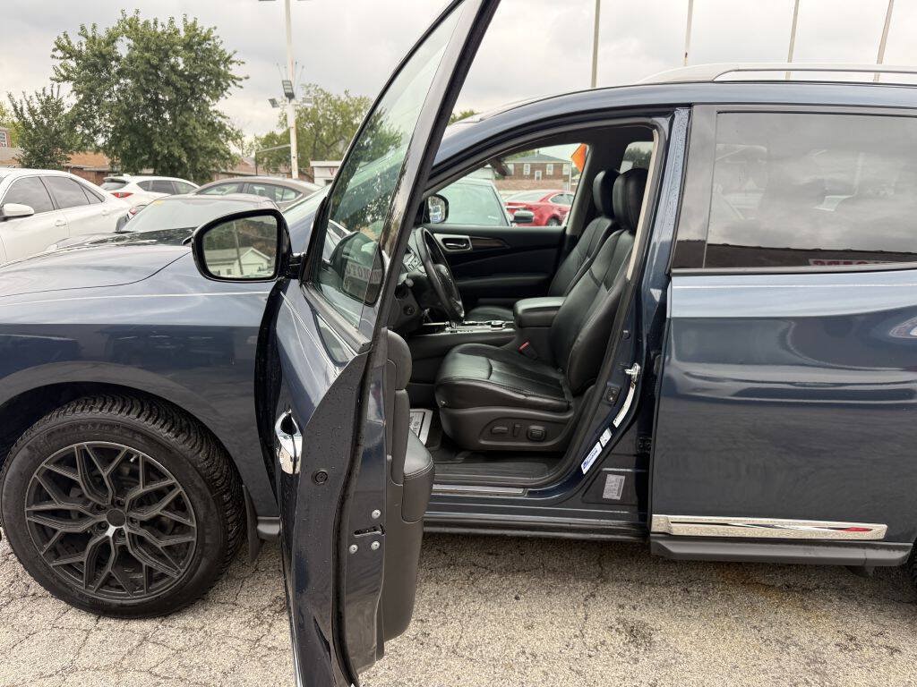 Used 2013 Nissan Pathfinder Platinum AWD/4WD image 11