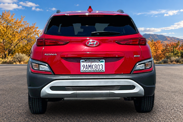Used 2022 Hyundai Kona SEL w/ Cargo Package AWD/4WD image 5