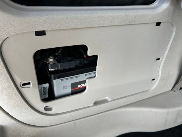 Used 2023 Chrysler Pacifica Touring-L FWD image 49