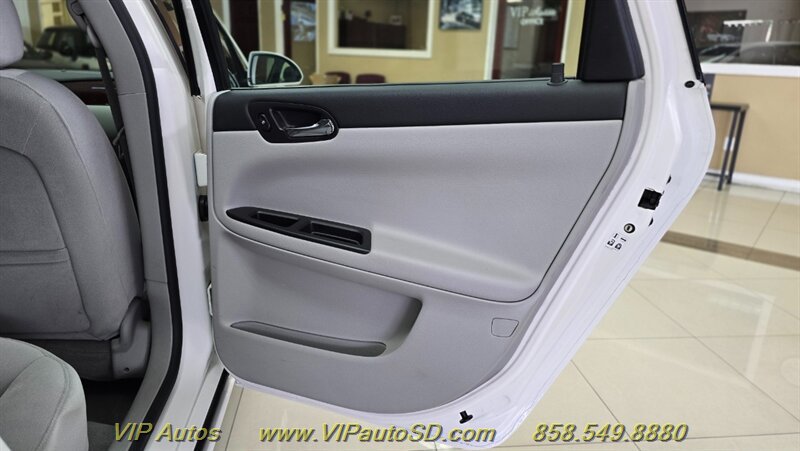Used 2006 Chevrolet Impala LT FWD image 14