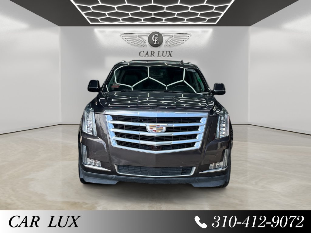 Used 2018 Cadillac Escalade Premium Luxury RWD image 8