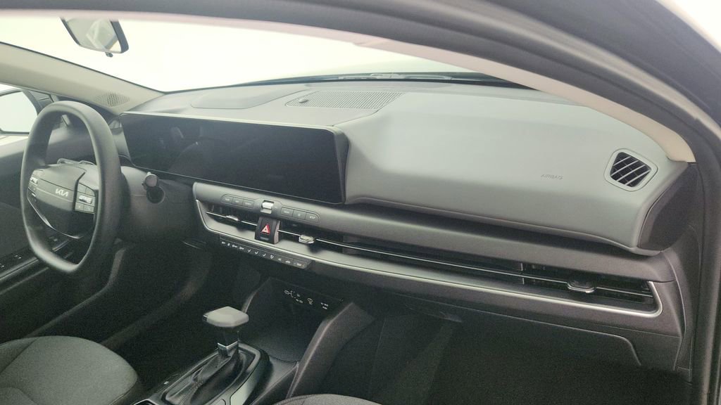 Used 2025 Kia K4 FWD image 28