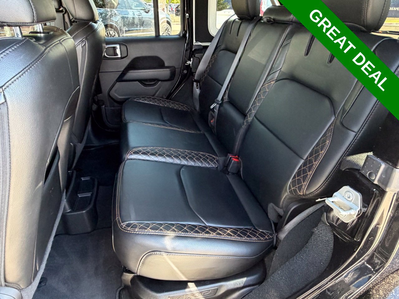 Used 2023 Jeep Wrangler Unlimited Sahara AWD/4WD image 37