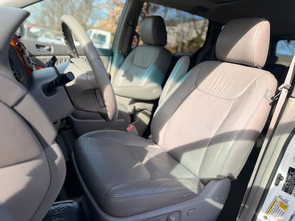 Used 2009 Toyota Sienna XLE image 13