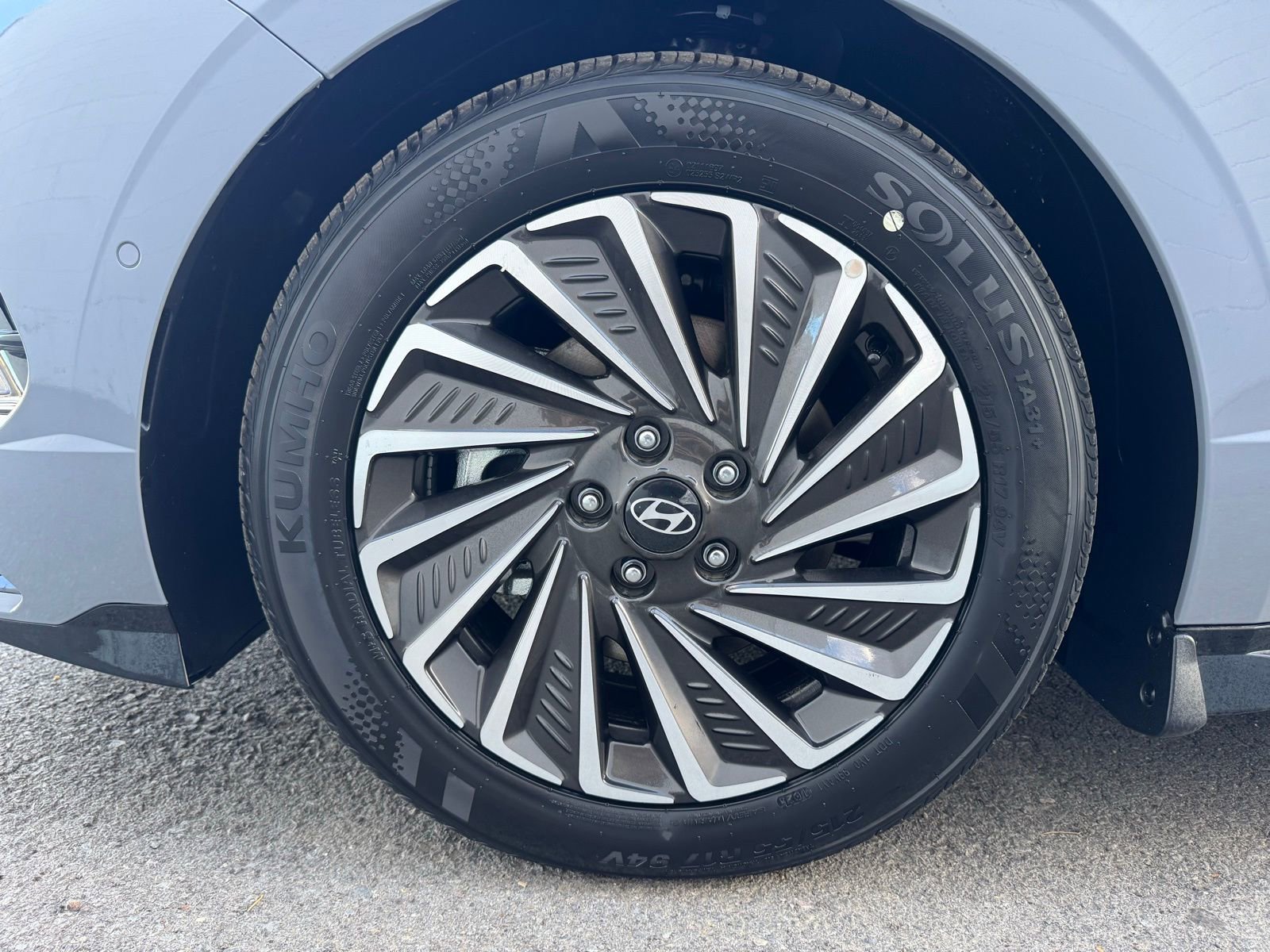 New 2025 Hyundai Sonata Limited image 11