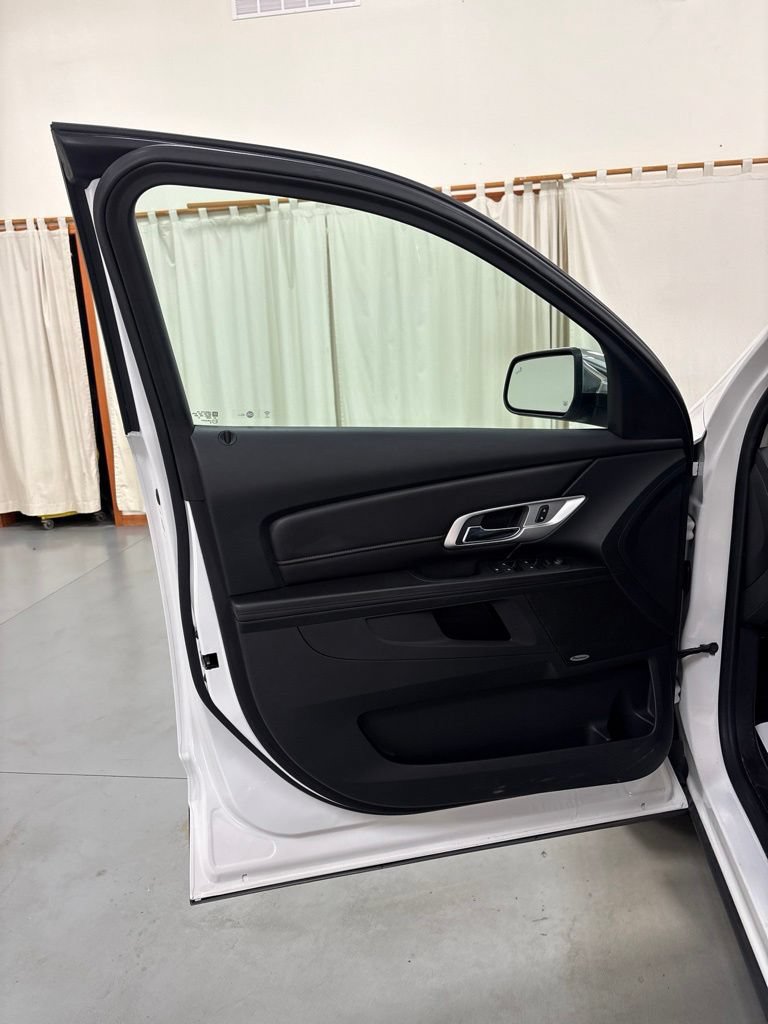 Used 2017 GMC Terrain SLT w/ Open Road Package FWD image 16